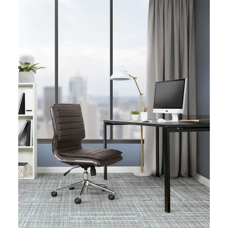 Chaise de bureau sans accoudoirs à dossier mi-hauteur en similicuir avec base pivotante chromée
