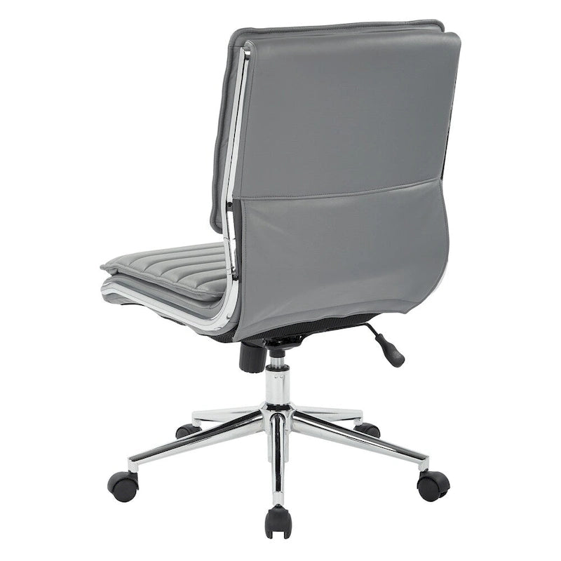 Chaise de bureau sans accoudoirs à dossier mi-hauteur en similicuir avec base pivotante chromée