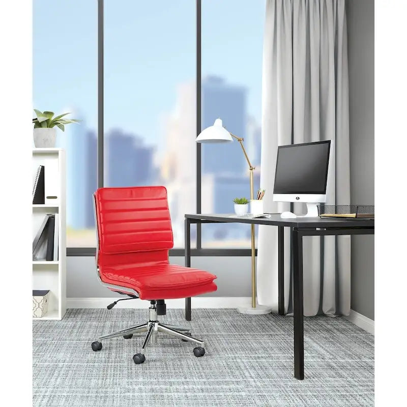 Chaise de bureau sans accoudoirs à dossier mi-hauteur en similicuir avec base pivotante chromée