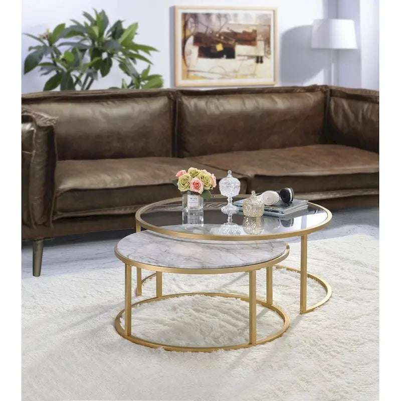 Table basse à armature en métal doré ronde, avec plateau en verre et faux marbre