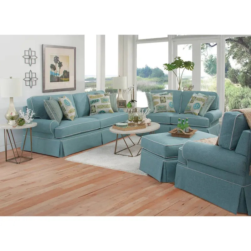 Canapé rond Aqua Blue Coastal avec accoudoirs, jupe sur mesure et oreillers décoratifs