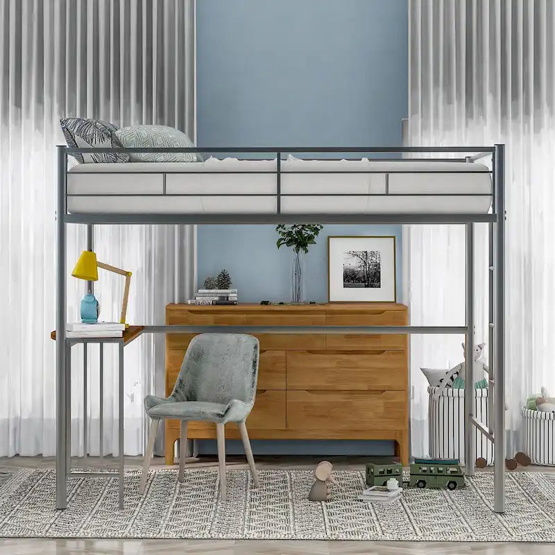 Lit mezzanine double en métal avec bureau intégré, échelle et garde-corps pleine longueur