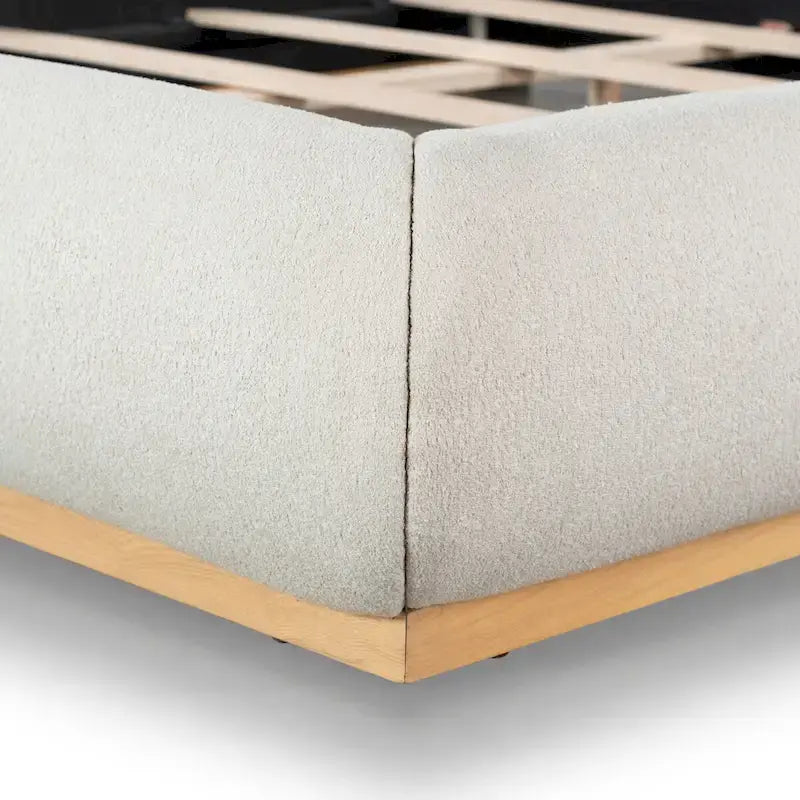 Lit plateforme Boucle avec tête de lit incurvée et base en bois