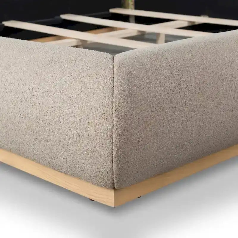 Lit plateforme Boucle avec tête de lit incurvée et base en bois